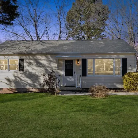 Villa Trendy Getaway Near Elon Uni